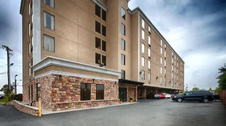 Best Western Plus Newark Airport West