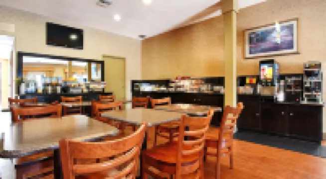 베스트 웨스턴 로열 팰리스 인 & 스위트