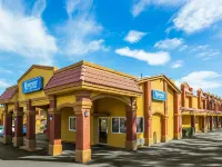 Rodeway Inn & Suites Corona Hotels in Corona