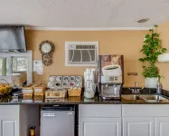 Rodeway Inn Orleans - Cape Cod - breakfast