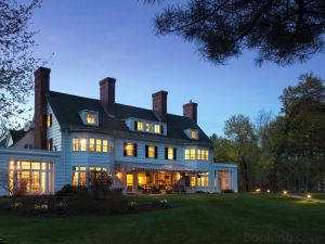 Four Chimneys Inn