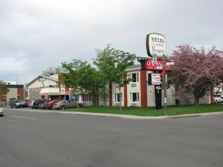 Hotel le Voyageur Отели рядом с достопримечательностью «Парк Ривьер-Бопор»