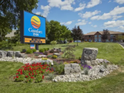 Comfort Inn Hotels near Cossit House Museum