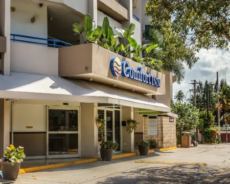 Comfort Inn & Suites Hotels in Levittown