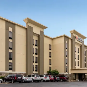 Comfort Inn & Suites Airport Hotels near Arkansas State Capitol