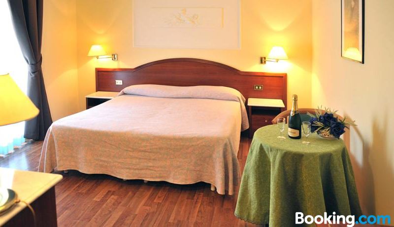 Hotel Benessere Villa Fiorita-Colfiorito Updated 2022 Room Price-Reviews &  Deals | Trip.com