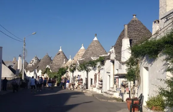 康特拉達波爾金酒店