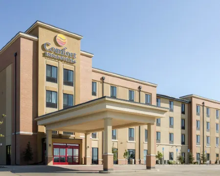 Comfort Inn & Suites Watford City Hotels in McKenzie County