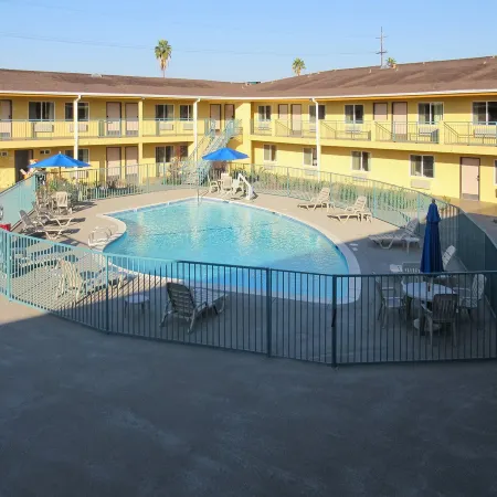 Quality Inn & Suites Near Downtown Bakersfield