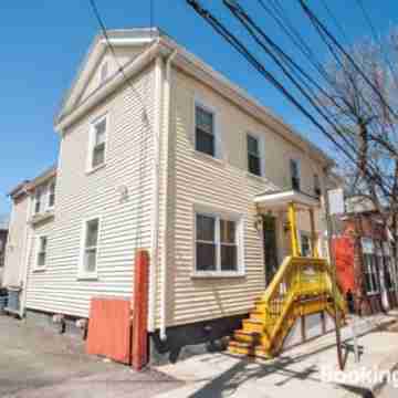 The Windsor Inn Hotel Exterior