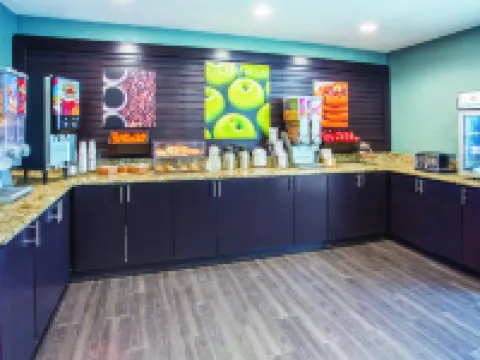 La Quinta Inn & Suites by Wyndham O'Fallon, IL - St. Louis Hotels in OFallon