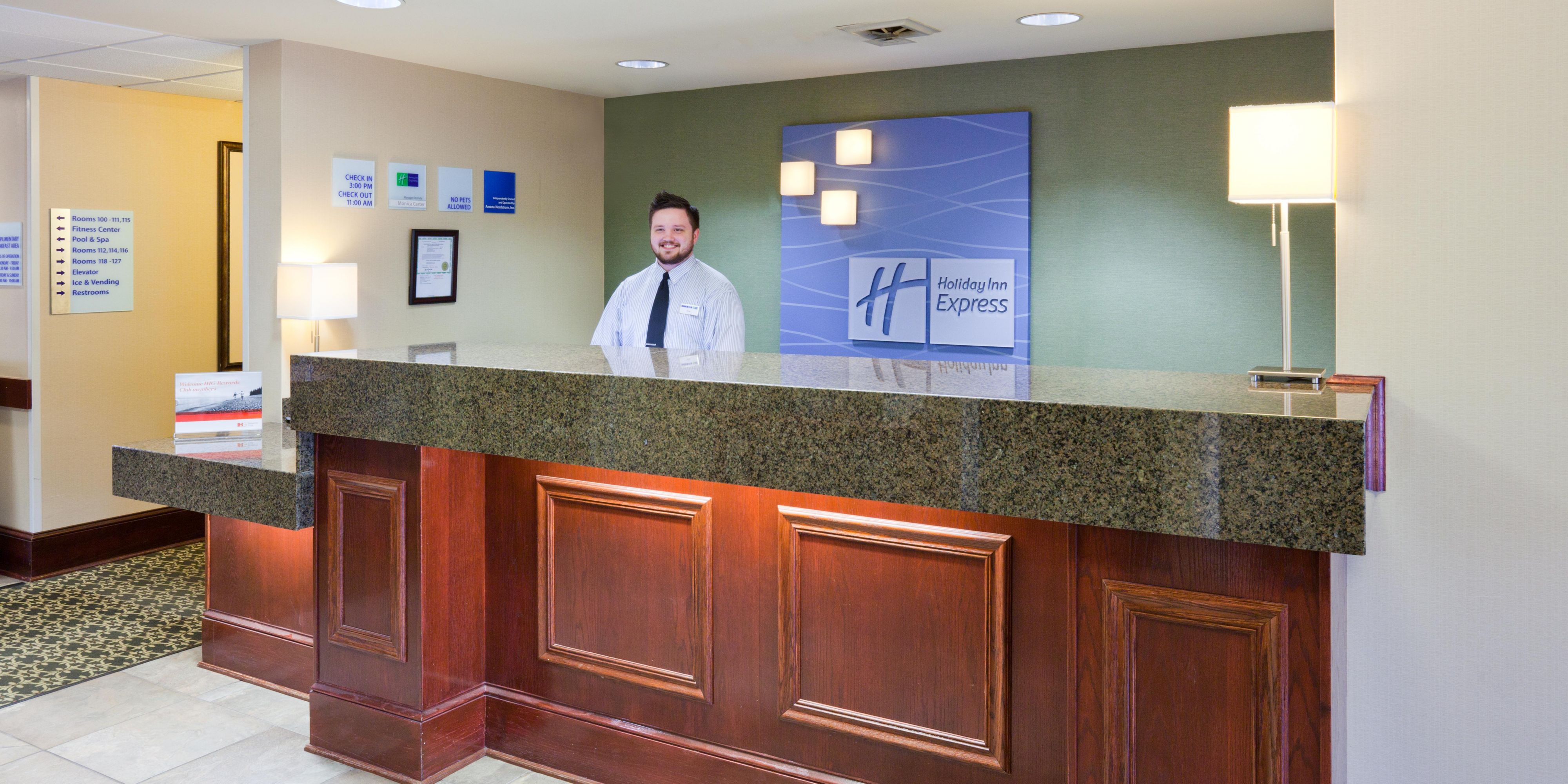 Holiday Inn Express & Suites - Interstate 380 at 33rd Avenue, an Ihg Hotel