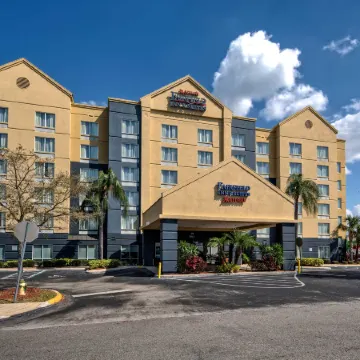 Fairfield Inn & Suites Orlando Near Universal Orlando Resort Отели рядом с достопримечательностью «Юниверсал Студиос Флорида»