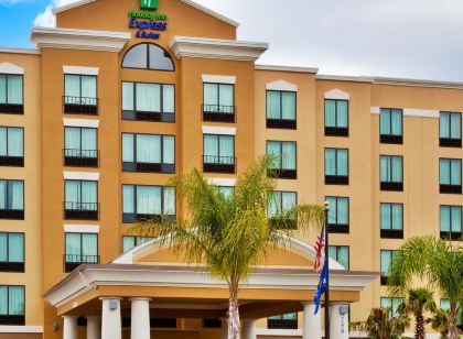 Holiday Inn Express & Suites ORLANDO - INTERNATIONAL DRIVE by IHG