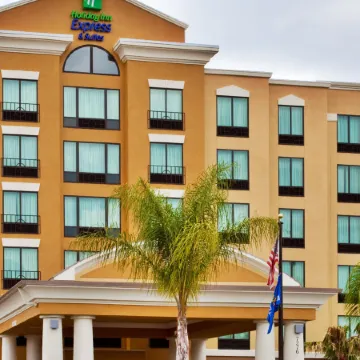 Holiday Inn Express & Suites ORLANDO - INTERNATIONAL DRIVE by IHG