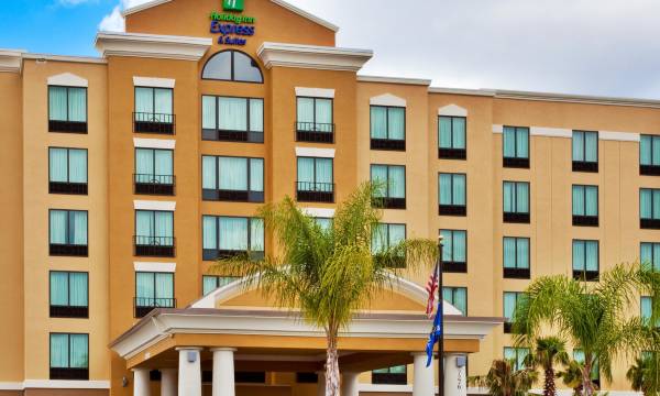 Holiday Inn Express & Suites Orlando - International Drive by IHG