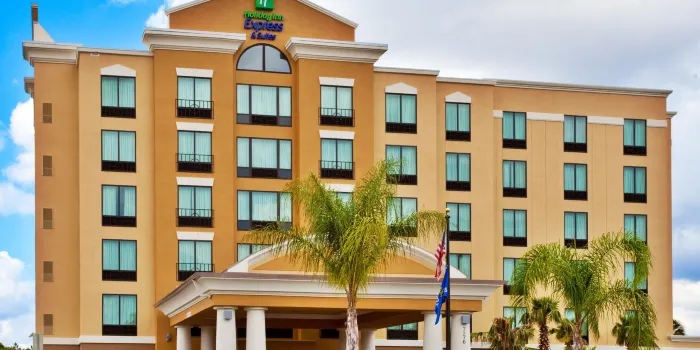 Holiday Inn Express & Suites Orlando - International Drive Hotels in der Nähe von Gator Golf Adventure Park