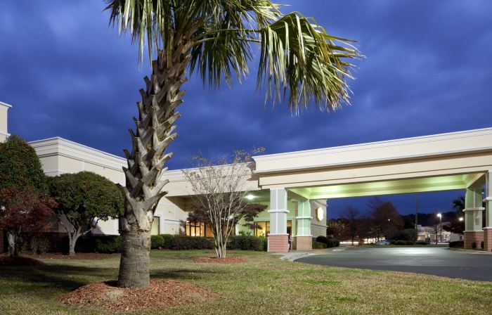 Holiday Inn LUMBERTON NORTH - I-95 by IHG