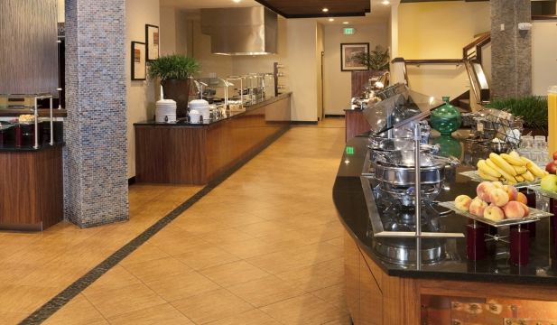 2. 더블트리 바이 ..