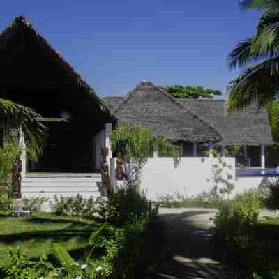 Le Moya Beach Hotel Exterior