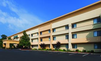 La Quinta Inn & Suites by Wyndham N Little Rock-McCain Mall