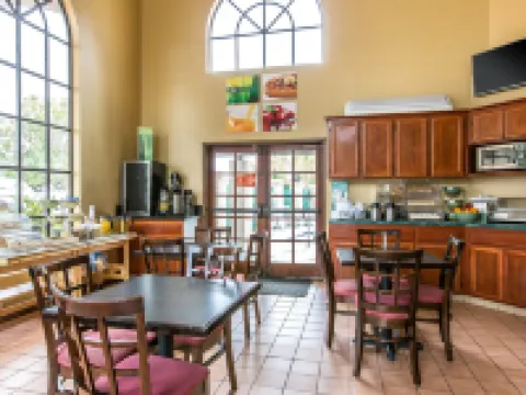 Quality Inn & Suites Camarillo-Oxnard Hotels in Camarillo