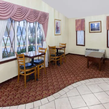Knights Inn Tucker