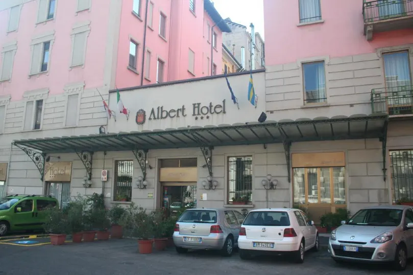 アルバート ホテル