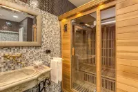 Aurelius Art Gallery Hotel