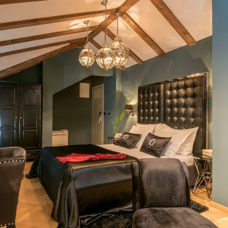 Heritage Hotel 19
