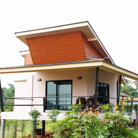 Aneto Valley Resort Отели в г. Ванг Нам Кхио