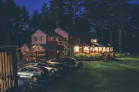 Old Saco Inn - parking
