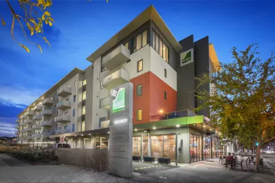 Quest Albury Hotels near Sunglass Hut Myer Albury