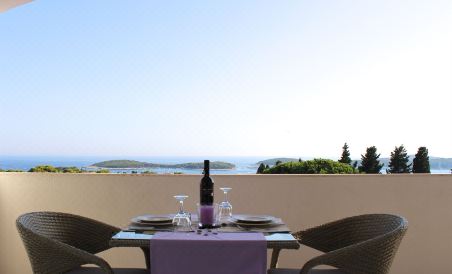 Violeta Hvar - Housity