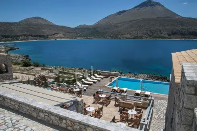 In Plo Luxury Suites Hotels in Itilo