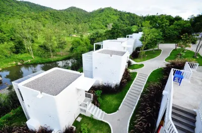 Aristo Chic Resort and Farm Hotels near Alpaca Hill