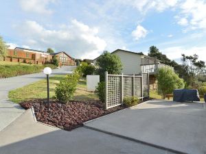 Sunseeker Cottages Motel