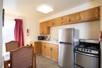 Econo Lodge Inn & Suites - breakfast