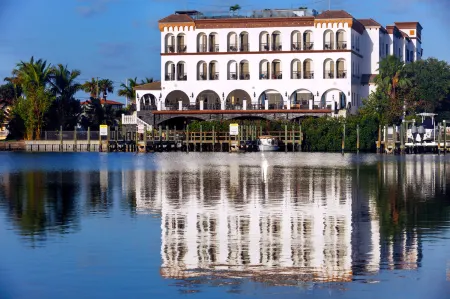 The Hotel Zamora Отели в г. Сейнт Пит Бич