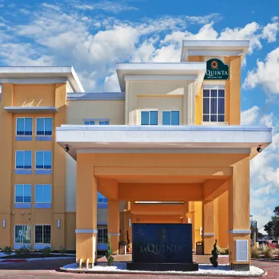 La Quinta Inn & Suites by Wyndham Dallas Love Field Hotels near Dallas Love Field