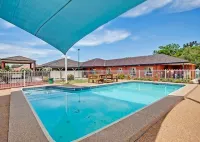 Bushmans Motor Inn - Pools