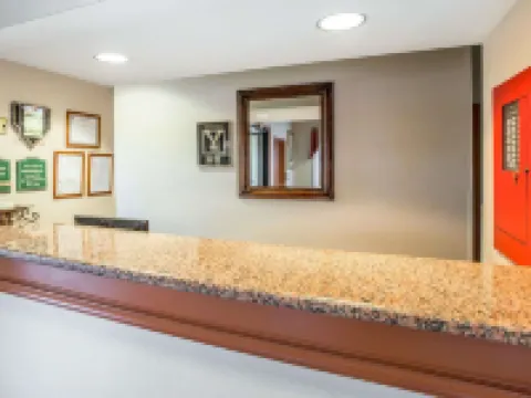 Econo Lodge Hotels in Glynn County