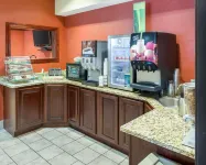 Quality Inn Lakeville North - Parkplatz