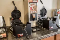 Econo Lodge Crystal Coast - breakfast