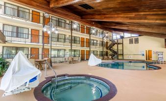 Quality Inn & Suites Sevierville - Pigeon Forge