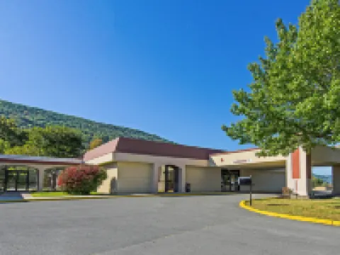 Econo Lodge Inn & Suites Norton - Wise South Hotels in Norton