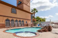 Days Inn & Suites by Wyndham Pasadena Hotels in Pasadena
