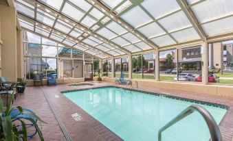 Econo Lodge Inn & Suites Joplin