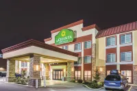 La Quinta Inn & Suites by Wyndham O'Fallon, IL - St. Louis Hotels near Steven Mueller Florist
