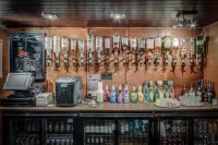 The Sandringham Court Hotel & Apartment-All Groups Welcome - bar